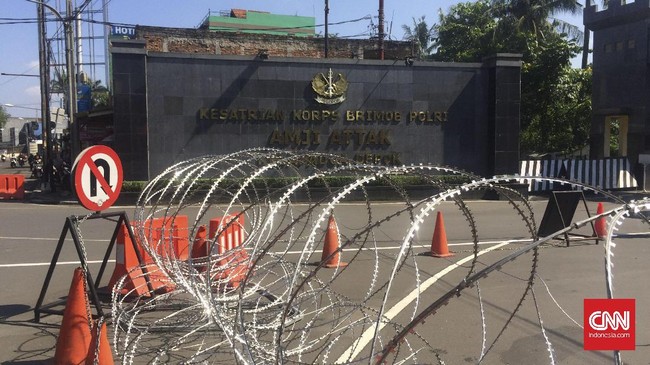 Karena Kamis (29/6) bukan merupakan jadwal kunjungan tahanan, Mako Brimob tak mengizinkan keluarga membesuk Ahok. Padahal, hari ini ia berulangtahun.