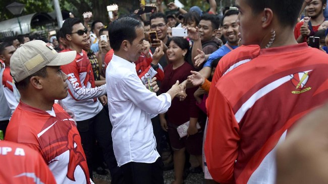 Dalam politik terdapat pemilih ideologis, sosiologis, dan pragmatis. Sampai saat ini dua kategori pemilih di antaranya sudah didekati Jokowi guna amankan 2019.
