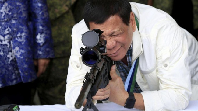 Setidaknya 80 orang tewas sejak Presiden Filipina, Rodrigo Duterte, menggencarkan kembali perang terhadap narkoba pekan lalu.
