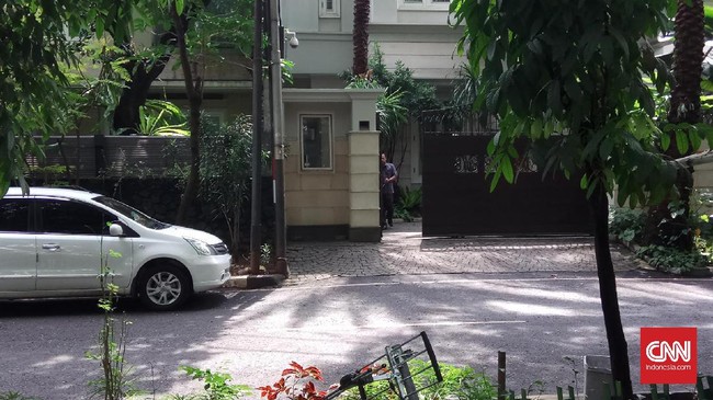 Dalam aktivitasnya di Jakarta, Barack Obama dijadwalkan makan malam bersama Eddy Sariatmadja di kediamannya di Menteng, Jakarta Pusat.