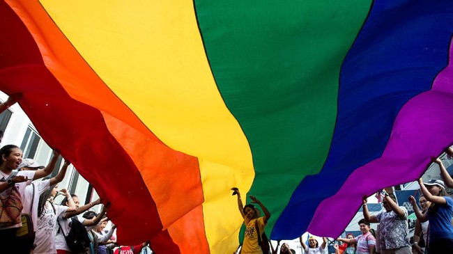 Parlemen Thailand meloloskan rancangan undang-undang (RUU) mengenai pernikahan sesama jenis, Rabu (27/3).