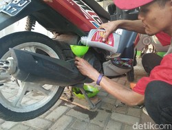 Pertamina Punya Program Tukar Sampah dengan Oli, Mau?