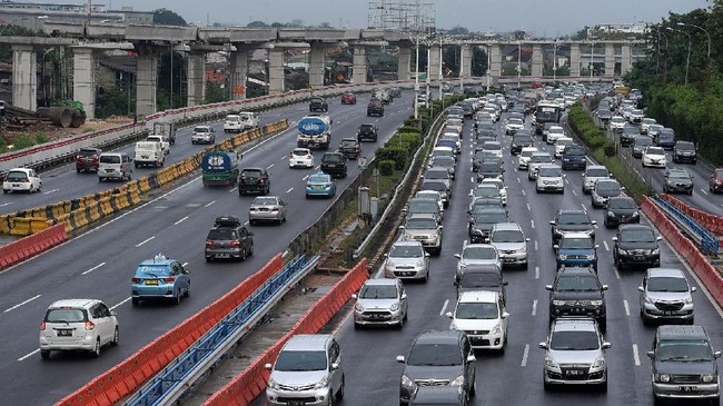 Sejak pagi hingga siang ini atau H+5 Lebaran 2017, sejumlah jalan tol di Pulau Jawa mulai lengang. Namun sifatnya ini masih bisa berubah saat malam nanti.