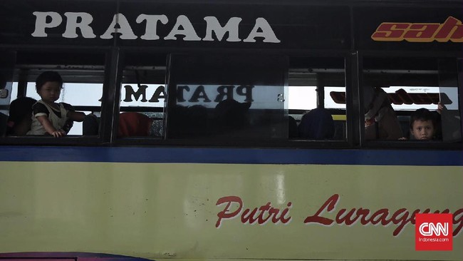 Terminal Pulo Gebang mencatat ada penurunan pemudik 4 persen pada H-3 Lebaran 2019 dibandingkan tahun lalu, namun lonjakan sudah terjadi pada H-11 lalu.