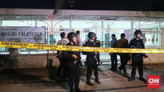 Saat ini, penyidik masih melakukan olah tempat kejadian perkara dan mendalami kemungkinan keterkaitan pelaku penyerangan di Blok M dan Medan.
