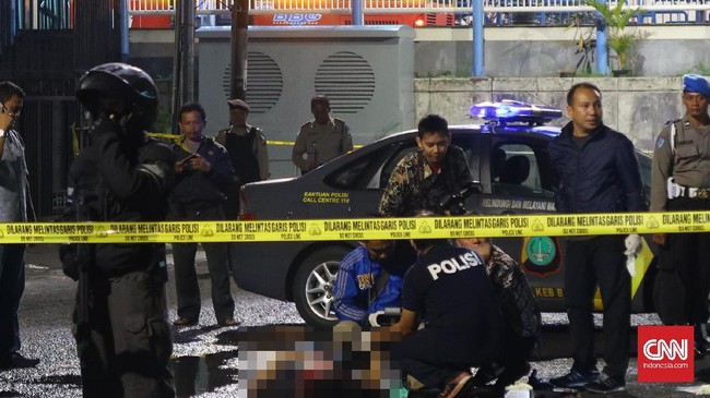 Dalam informasi KTP yang beredar, diduga pelaku bernama Mulyadi (28 tahun), warga Kampung Pagaulan RT 012 RW 005, Desa Suka Resmi, Cikarang Selatan.