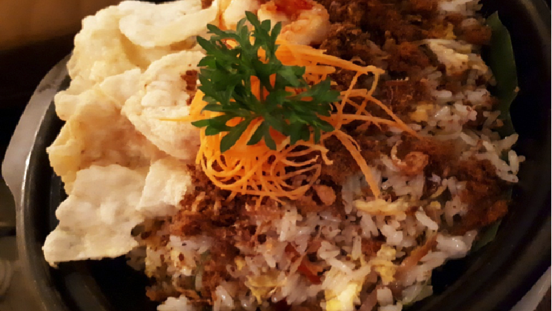 Dua kuliner khas Indonesia, nasi goreng dan sate ayam benar-benar istimewa bagi Presiden ke-44 Amerika Serikat Barack Obama.