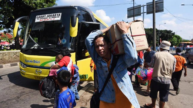 Uji kelayakan jalan 884 bus sudah dilaksanakan Dishub DKI sejak 15 Desember di sejumlah terminal utama di Jakarta.