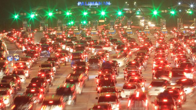 Pemberlakuan contraflow ini dilakukan satu arah di jalan tol Cipali KM 126 hingga KM 83 untuk mempercepat kedatangan di gerbang Cikarang Utama.