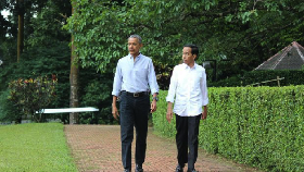 Presiden Jokowi dan Obama Santap Bakso dan Teh Hangat