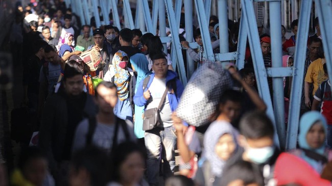Wali Kota Bandar Lampung mewajibkan sertifikat vaksinasi bagi pendatang saat mudik Lebaran untuk mencegah penularan covid-19.