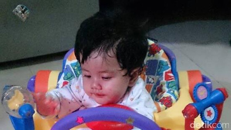 Baby walker sering dimanfaatkan sebagai media anak belajar jalan. Namun, ada risiko di balik itu ketika dilakukan terlalu dini.