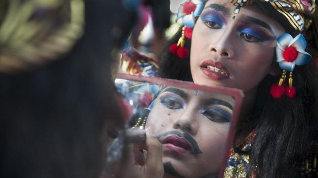 Festival Danau Kembar secara resmi kembali dibuka di Bali. Diharapkan wisman secara signifikan dan berkelanjutan datang berkunjung.