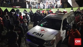 Tim SAR Evakuasi Tiga Korban Heli Basarnas di Temanggung