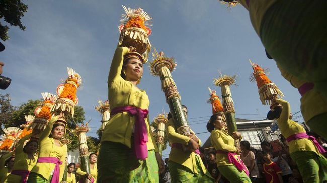 Tak sedikit wisatawan yang gentar liburan ke Bali. Wartawan dari Inggris merangkum hal yang harus dihindari, agar tak terkena masalah di Pulau Dewata.