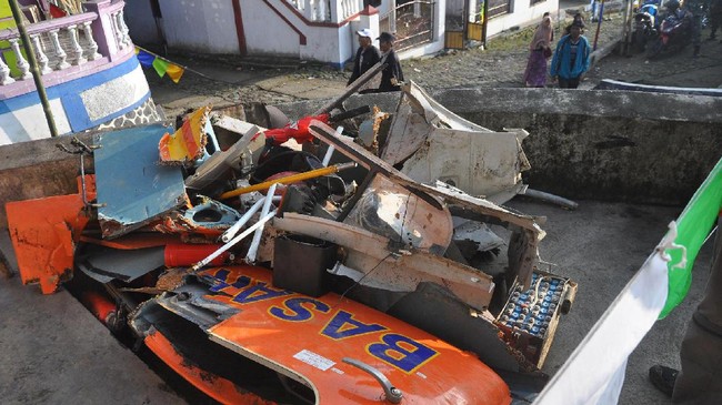 Kotak hitam helikopter Basarnas yang jatuh ketika sedang memantau letusan di Kawah Sileri, Dieng, sudah ditemukan.
