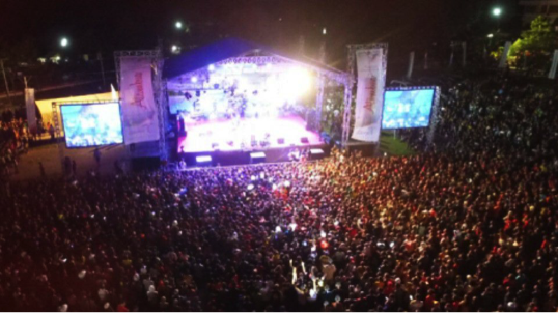 Festival Gemilang Wonderful Indonesia di Sambas berlangsung meriah. Konser itu dipadati ribuan masyarakat dan wisman dari Malaysia, Australia, dan Eropa.