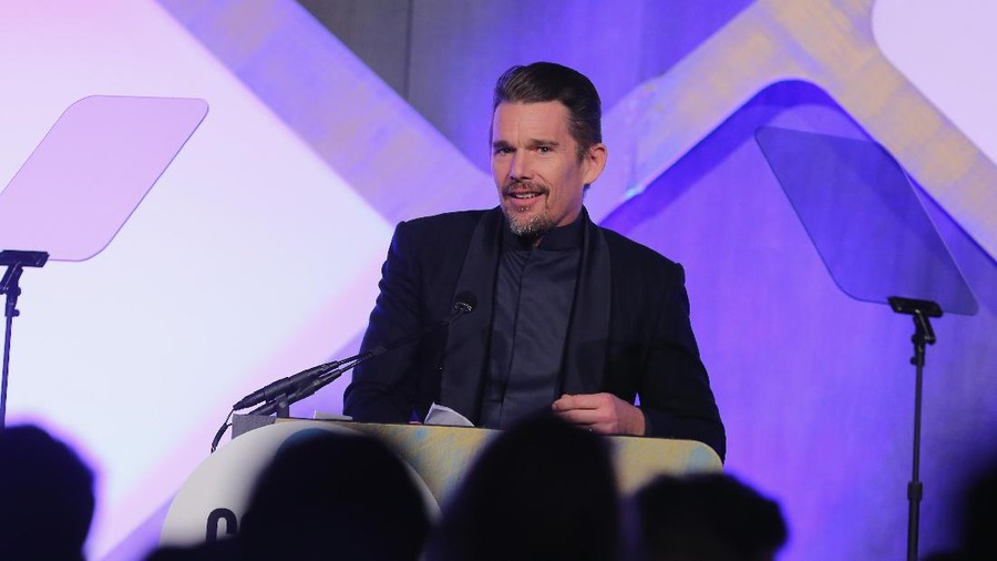 NEW YORK, NY - NOVEMBER 28:  Ethan Hawke speaks onstage at IFP's 26th Annual Gotham Independent Film Awards at Cipriani, Wall Street on November 28, 2016 in New York City.  (Photo by Jemal Countess/Getty Images for IFP)