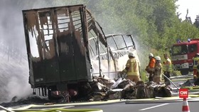 Bus Tabrak Trailer di Jerman, 17 Orang Diduga Tewas Terbakar
