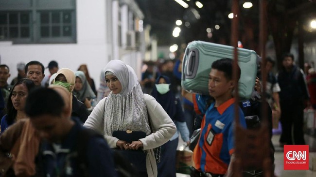 Sejumlah pegawai swasta memberikan tanggapannya terkait dengan tambahan cuti bersama yang bakal memangkas cuti tahunan.