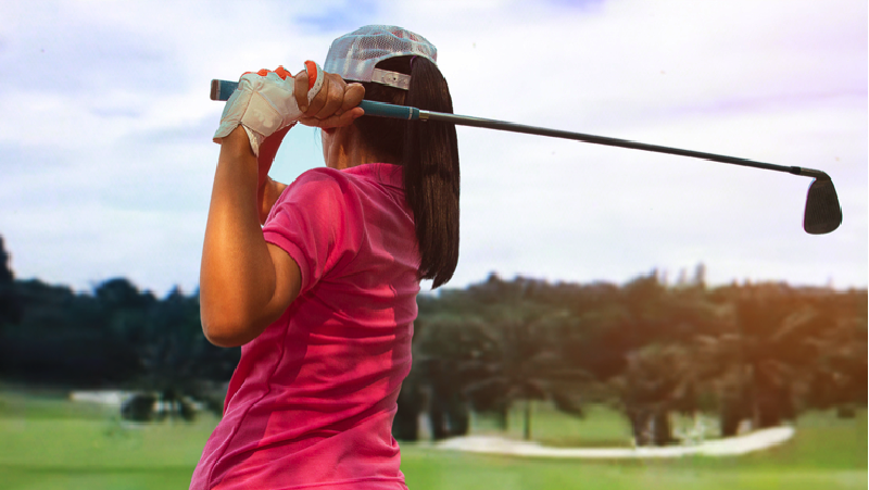Bila mendengar kata golf, pasti yang terbanyang di benak kita adalah kumpulan para pria yang gemar main golf.