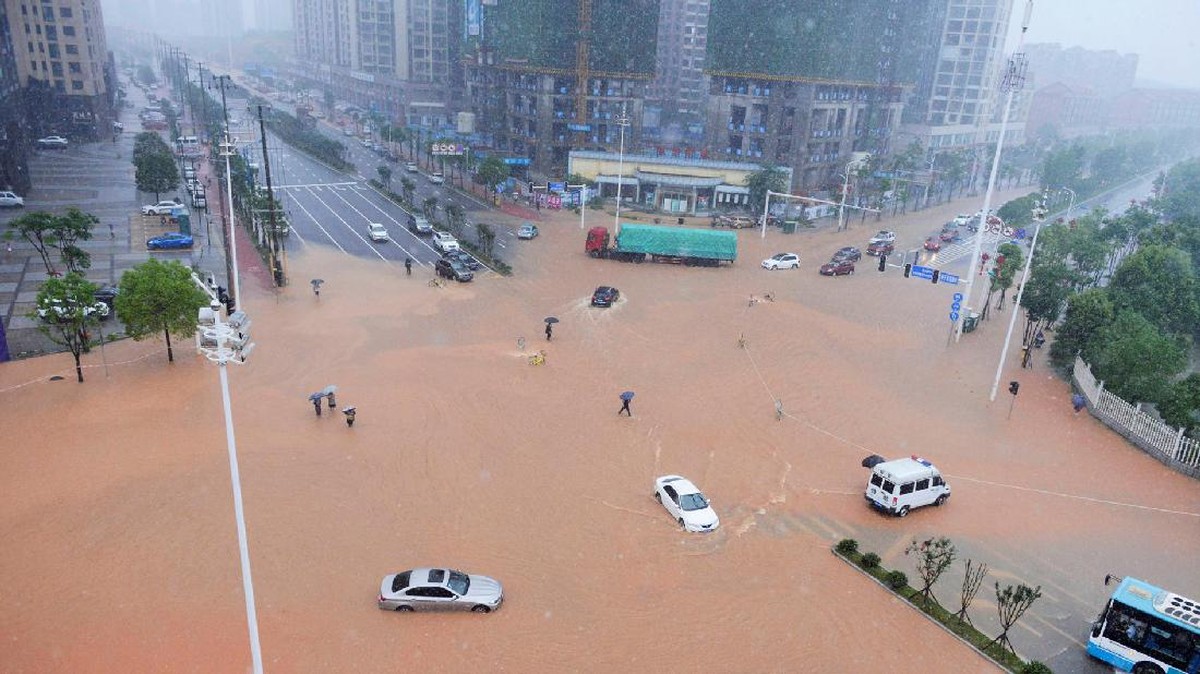 Banjir Gempur China, 15 Orang Tewas