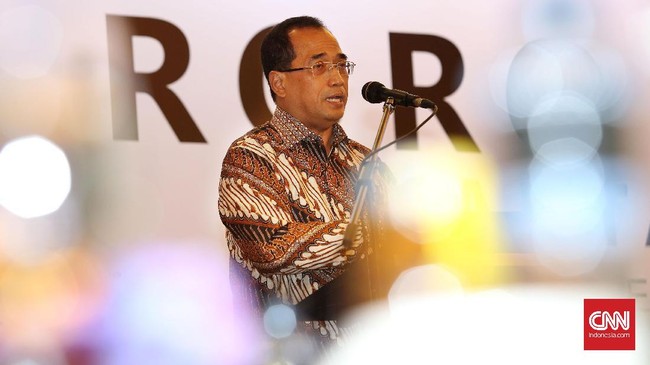 Menteri Perhubungan Budi Karya Sumadi mengatakan, melintasnya truk yang kelebihan muatan bisa mengakibatkan kerusakan jalan raya lebih cepat.