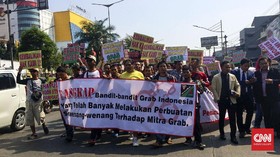 Ratusan Sopir GrabCar Demo: Kembalikan Uang Kami