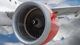 Tabrak Burung, AirAsia Mendarat Darurat di Australia