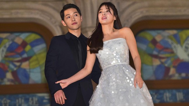 Kabar cerai pasangan Song Joong-ki dan SongHye-kyo langsung mendapatkan respon duka dari para penggemar di lini massa Twitter.
