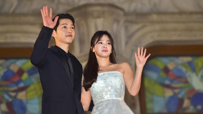 Beruntung Song Joong Ki dan Song Hye Kyo bertemu dan menikah di tahun 2017, jika mereka saling jatuh cinta 12 tahun lalu maka mereka tak akan bisa menikah.