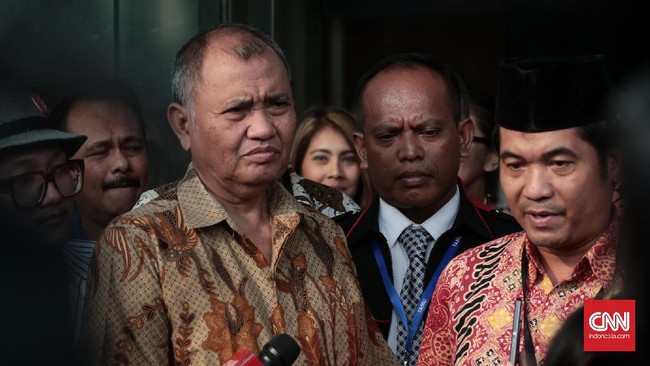 Hasil Paripurna Revisi UU KPK Bisa Jadi Tidak Sah Keputusan DPR menyetujui rencana revisi UU KPK bisa dibilang tidak sah. Hal ini terkait bukti tanda tangan rapat paripurna DPR pada Kamis (5/9).
