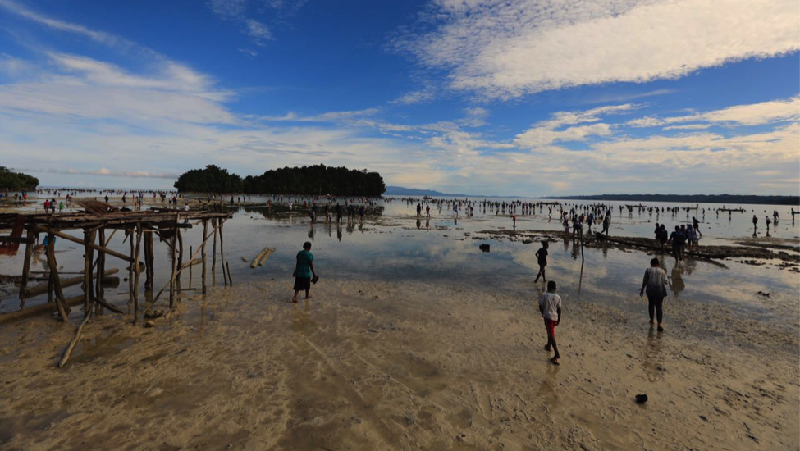 Masyarakat Biak punya tradisi unik yang sampai sekarang masih diestarikan.