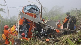Membawa Pulang Bangkai Helikopter dari Tebing Temanggung