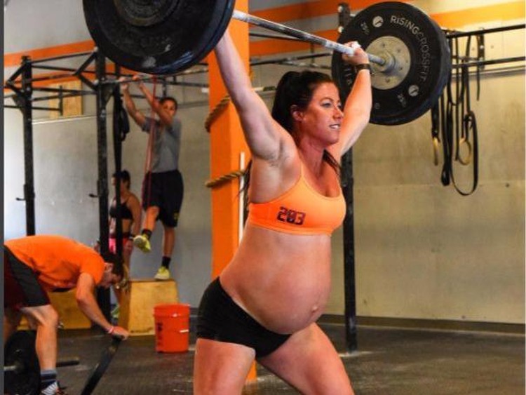 Emily Breeze Ross Watson Selalu ada cerita di setiap kehamilan. Nah, para Bunda hamil ini juga punya cerita di balik keperkasaannya.