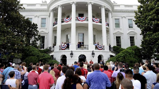 Beberapa negara bagian di Amerika Serikat memiliki cara yang berbeda untuk merayakannya.