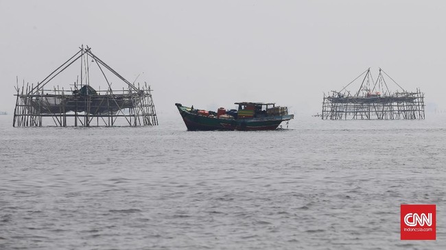Nelayan-nelayan yang berada di daerah terdampak Siklon Tropis Dahlia diminta untuk tidak turun ke laut dalam cuaca ekstrem.