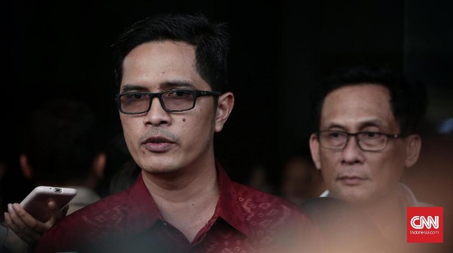KPK hanya mengeluarkan selembar SPDP yang ditujukan untuk pihak terkait, dalam hal ini tersangka. Namun beredarnya SPDP untuk Setya Novanto di luar kontrol KPK.