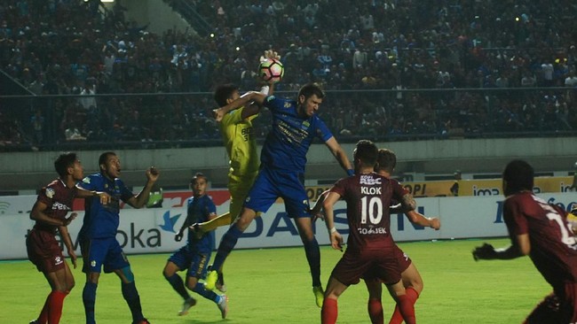 Persib Bandung dihantui jadwal padat di bulan Juli ini. Persiapan matang dan kondisi kebugaran pemain menjadi jadi faktor penentu hasil pertandingan.