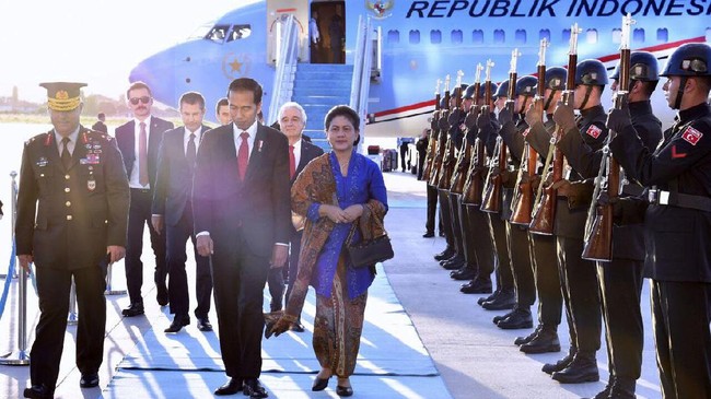 Sekretaris Kabinet Pramono Anung mengatakan, dia telah bertemu Jokowi untuk membahas persiapan keberangkatan ke Singapura pada 6-7 September 2017.