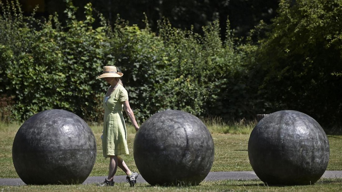 FOTO: Patung Seni Sambut Musim Panas di London