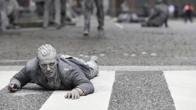 Sekitar 100 ribu demonstran turun ke jalan, termasuk 1000 ‘zombie’, jelang Konferensi Tingkat Tinggi G20 di Hamburg, Jerman, pada Jumat (7/7) esok.