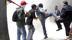 Potret Kekacauan Saat Parlemen Venezuela Diserang Massa