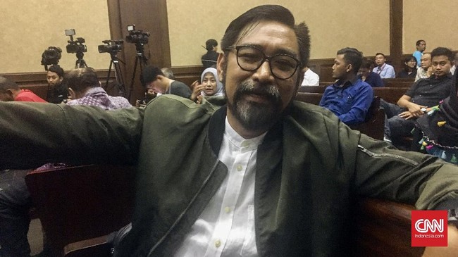 Terpidana kasus korupsi proyek pembangunan pusat pendidikan olahraga Hambalang, Choel Mallarangeng dibawa ke Lembaga Pemasyarakatan Sukamiskin.