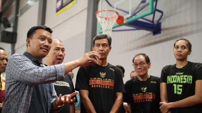 Menpora RI Imam Nahrawi mengunjungi pelatnas timnas basket putri jelang SEA Games 2017 di Cirebon, Kamis (6/7).