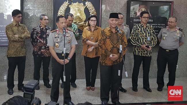 Kepala Polri Jenderal Tito Karnavian mengonfirmasi perwakilan dari Komisi Pemberantasan Korupsi (KPK) bakal ikut memeriksa Novel Baswedan.