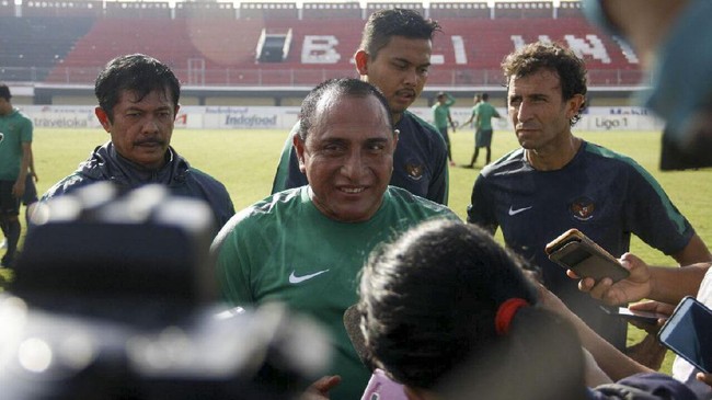 Ketua Umum PSSI Edy Rahmayadi menanggapi polemik perubahan regulasi penangguhan kewajiban pemain U-23 di Liga 1 2017.
