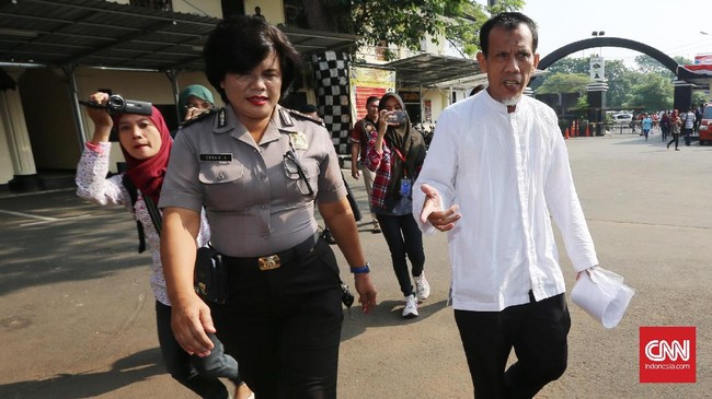 Kapolres Kota Bekasi Komisaris Besar Hero Henrianto Bachtiar mengatakan pihaknya menunggu instruksi Polda Metro Jaya untuk menahan Muhamad Hidayat Simanjutak.