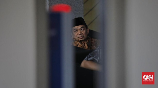 PKS menegaskan tetap berada di luar pemerintahan dan tak ingin masuk dalam kabinet pemerintahan Joko Widodo-Ma'ruf Amin selama lima tahun ke depan.