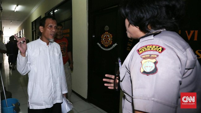 Muhamad Hidayat Simanjuntak diperiksa oleh Direktorat Reserse Kriminal Khusus Polda Metro dalam kasus dugaan ujaran kebencian dan penodaan agama.